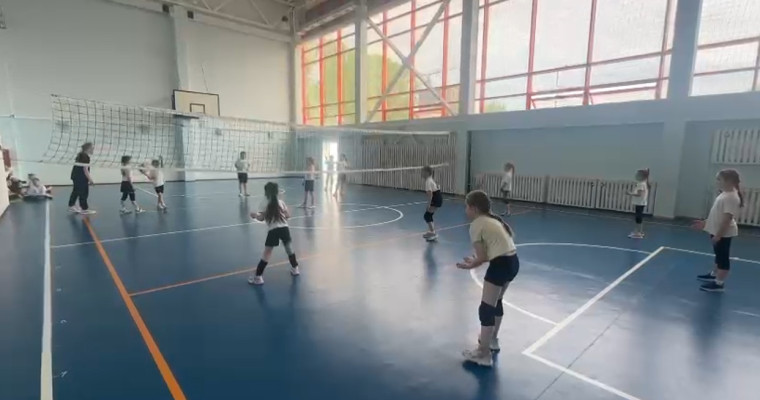 17.05.2025 состоялась товарищеская встреча среди школьных спортивных клубов Свердловского района по пионерболу и волейболу среди мальчиков и девочек 2016- 2017 г.р..